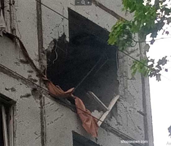 Отсутствие окна в разрушенной квартире многоквартирного дома 